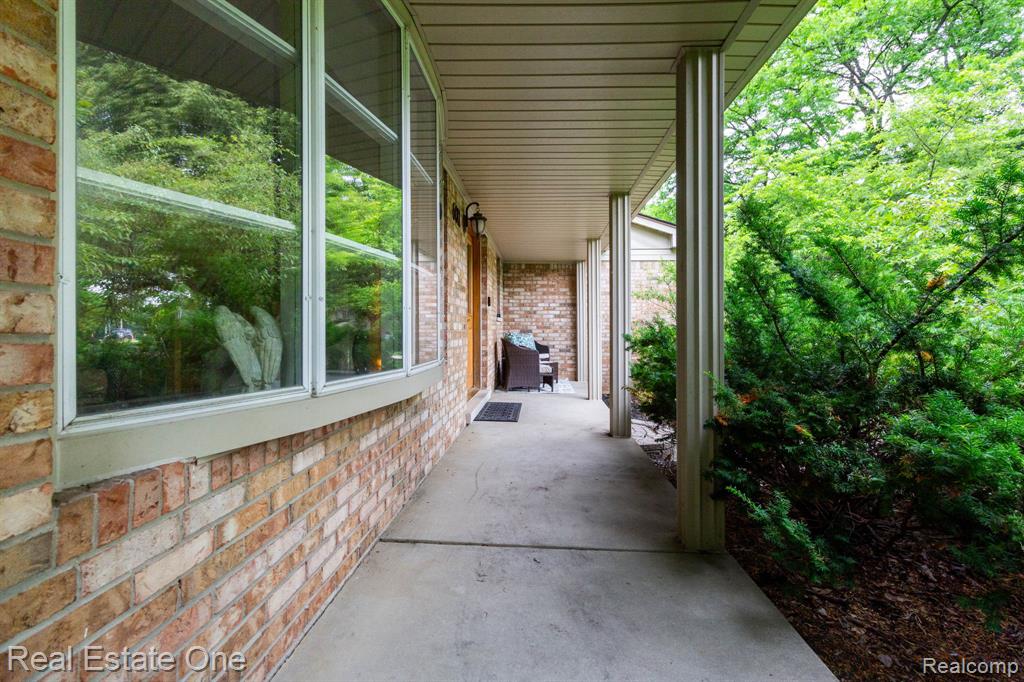 6011 Walker Drive, Troy, MI 48085 — Photo 7