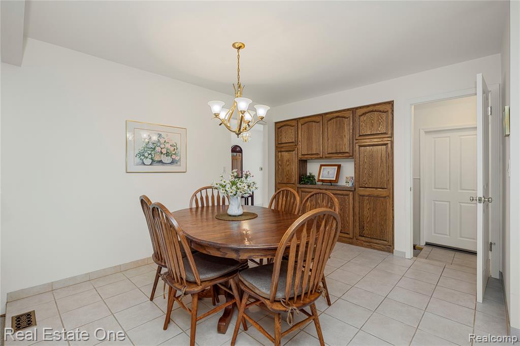 5487 Boros Drive, Troy, MI 48085 — Photo 11