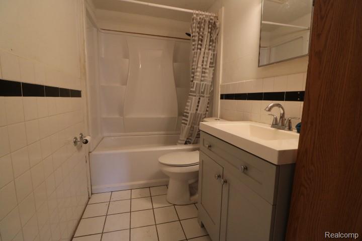 403 Bradley Street, Bay City, MI 48706 — Photo 10