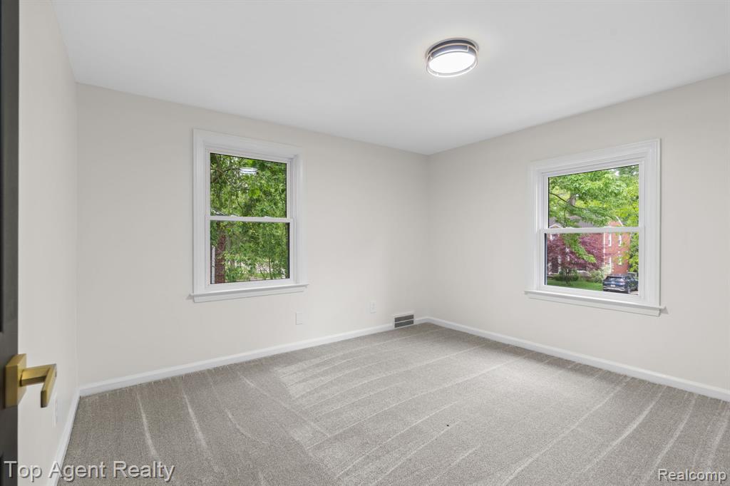 1894 Broadstone Road, Grosse Pointe Woods, MI 48236 — Photo 25