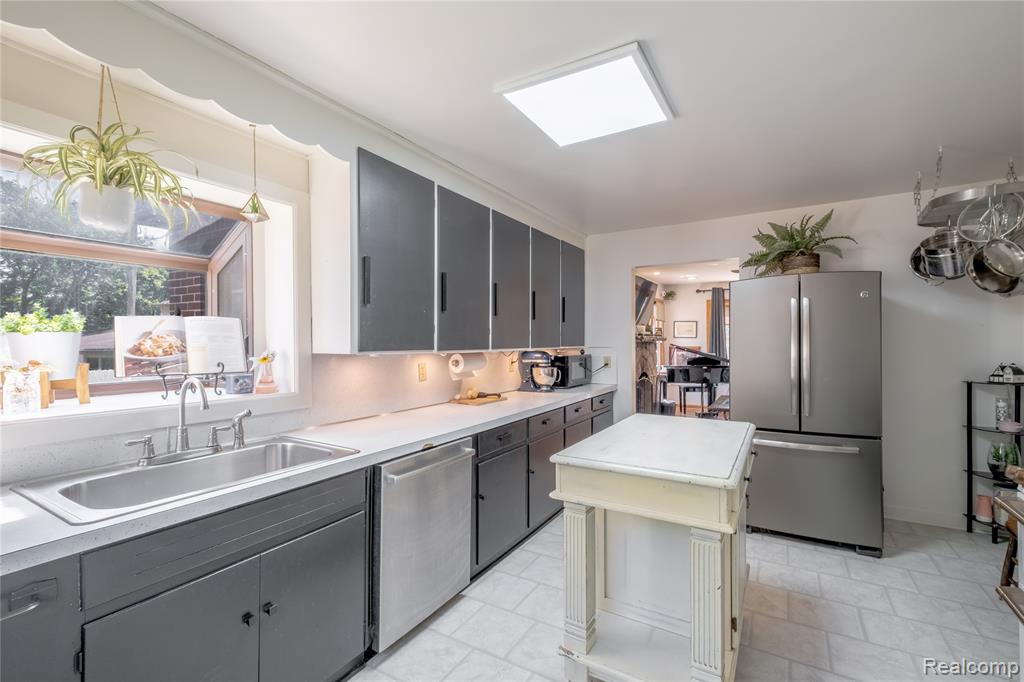 5384 Silverton Drive, Grand Blanc, MI 48439 — Photo 10