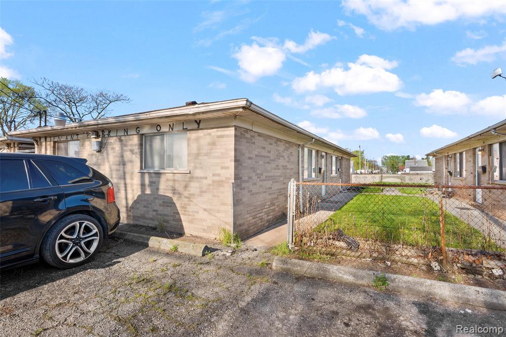 7464/7460 Southfield Road, Detroit, MI 48228 — Photo 12