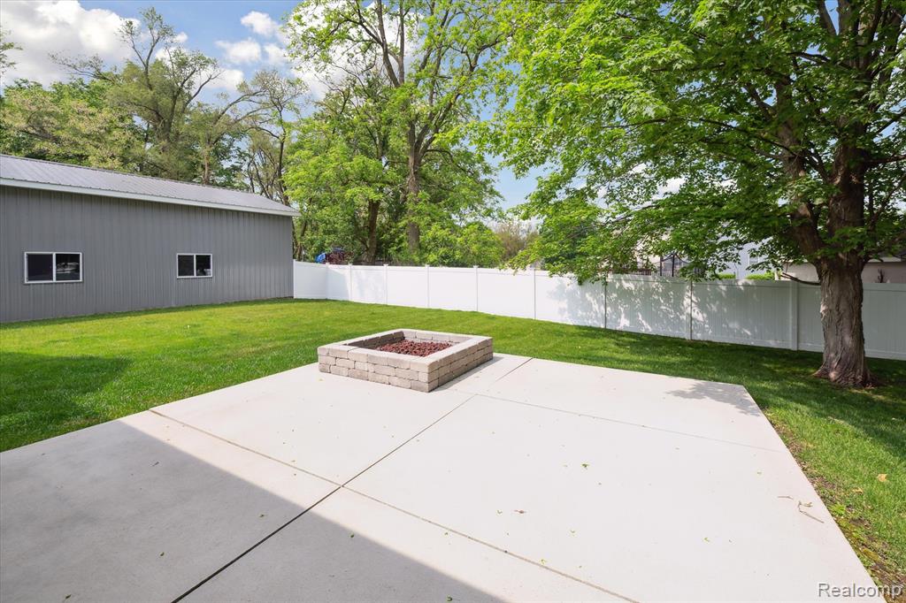 595 BRIGHTON LAKE RD, Brighton, MI 48116 — Photo 52