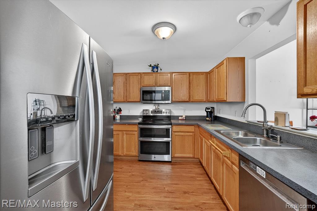 25409 Willowbrook Court, Flat Rock, MI 48134 — Photo 8