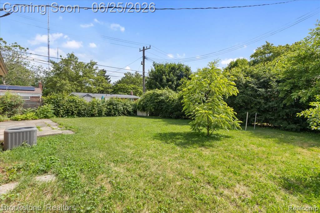 24210 Beverly Street, Oak Park, MI 48237 — Photo 22