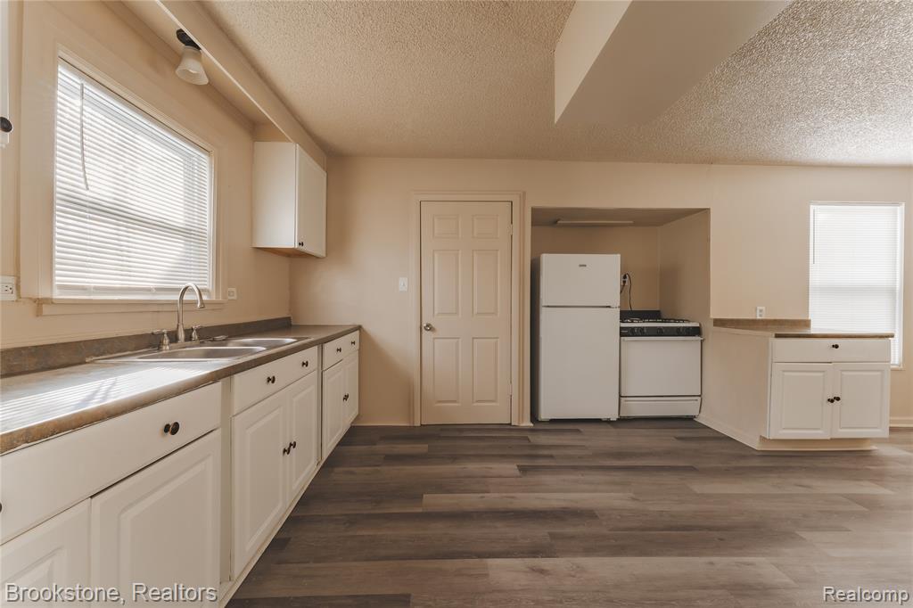103 W Cornell Avenue, Pontiac, MI 48340 — Photo 11