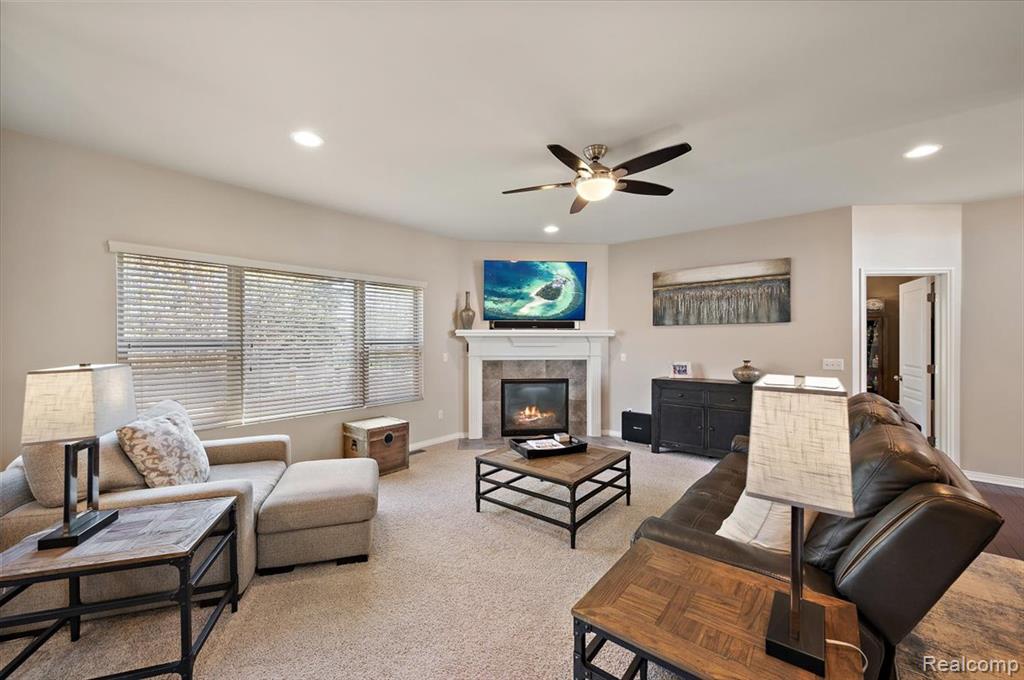 4366 S Lake Lane, Shelby Twp, MI 48316 — Photo 24