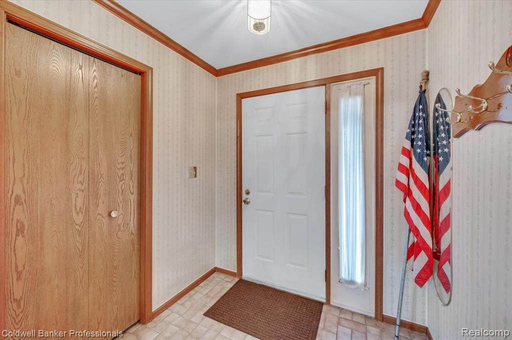 5015 Fox Hill Drive, Sterling Heights, MI 48310 — Photo 9