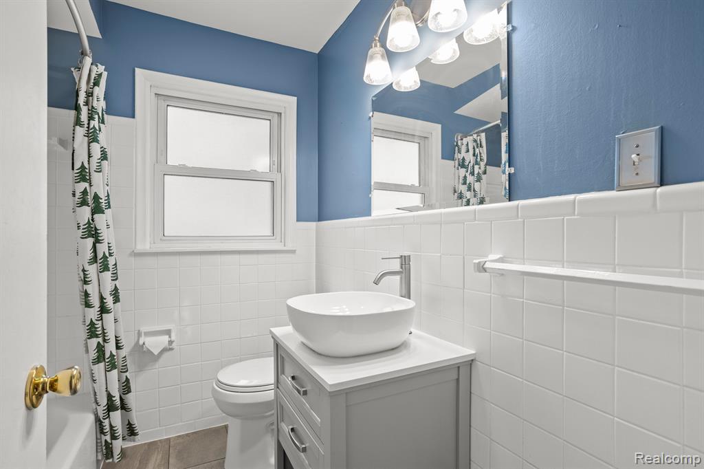 9950 HENRY RUFF Road, Livonia, MI 48150 — Photo 20