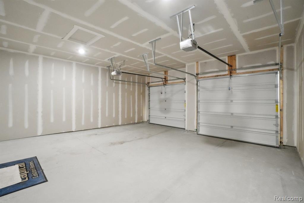 677 Round Rock Dr, Howell, MI 48843 — Photo 28