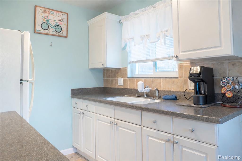 20210 Vernier Road, B, Harper Woods, MI 48225 — Photo 13