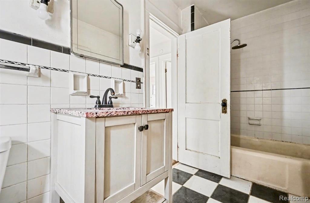 704 STUART Avenue, Kalamazoo, MI 49007 — Photo 30