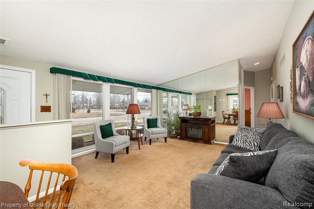 9743 Garden Street, Livonia, MI 48150 — Photo 4