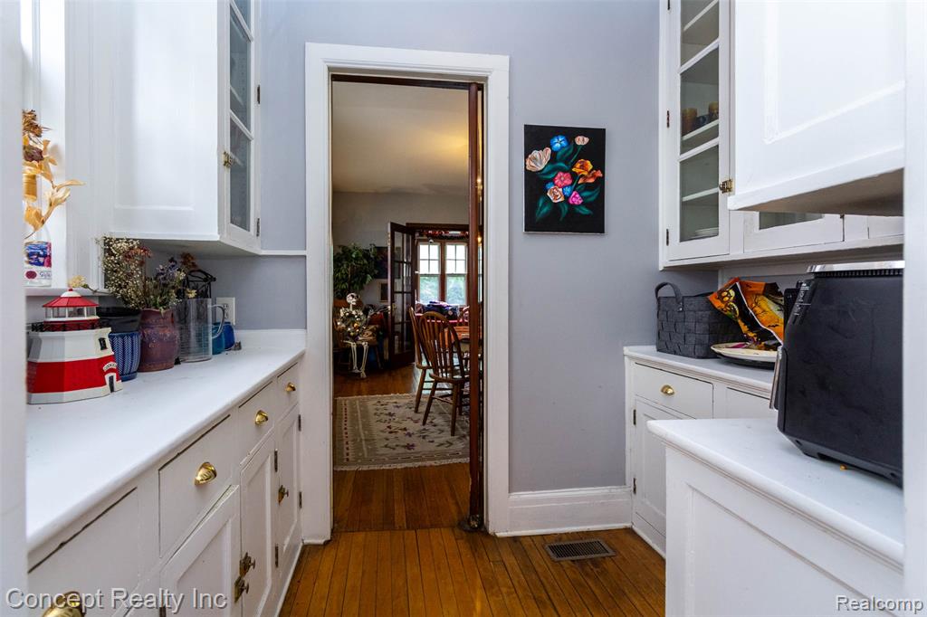 440 E FERRY Street, Detroit, MI 48202 — Photo 14