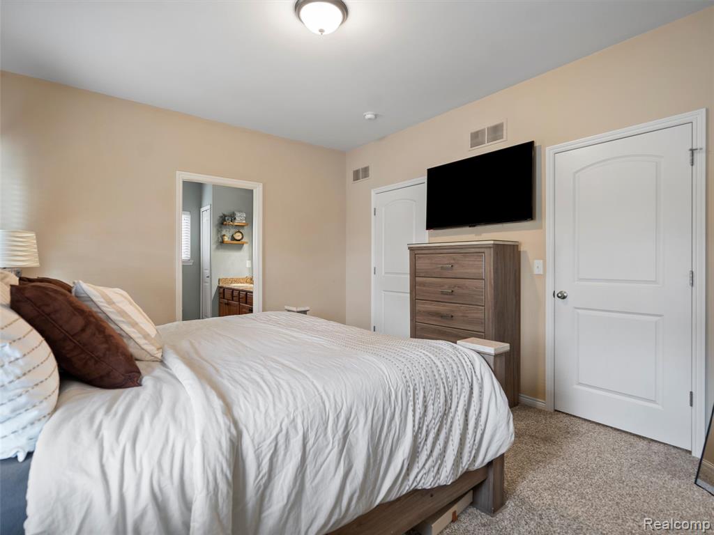 45877 ANDREW Drive, Macomb, MI 48044 — Photo 27
