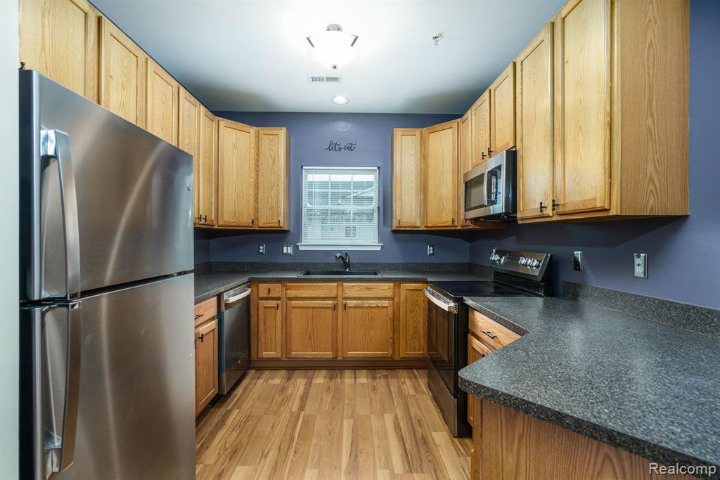 5200 ADDINGTON Drive, 49, Commerce Twp, MI 48390 — Photo 13