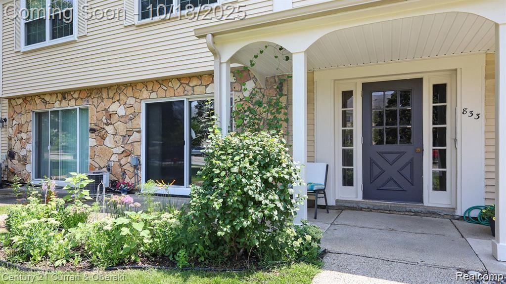 833 BLOOMFIELD VILLAGE Boulevard, A, Auburn Hills, MI 48326 — Photo 4
