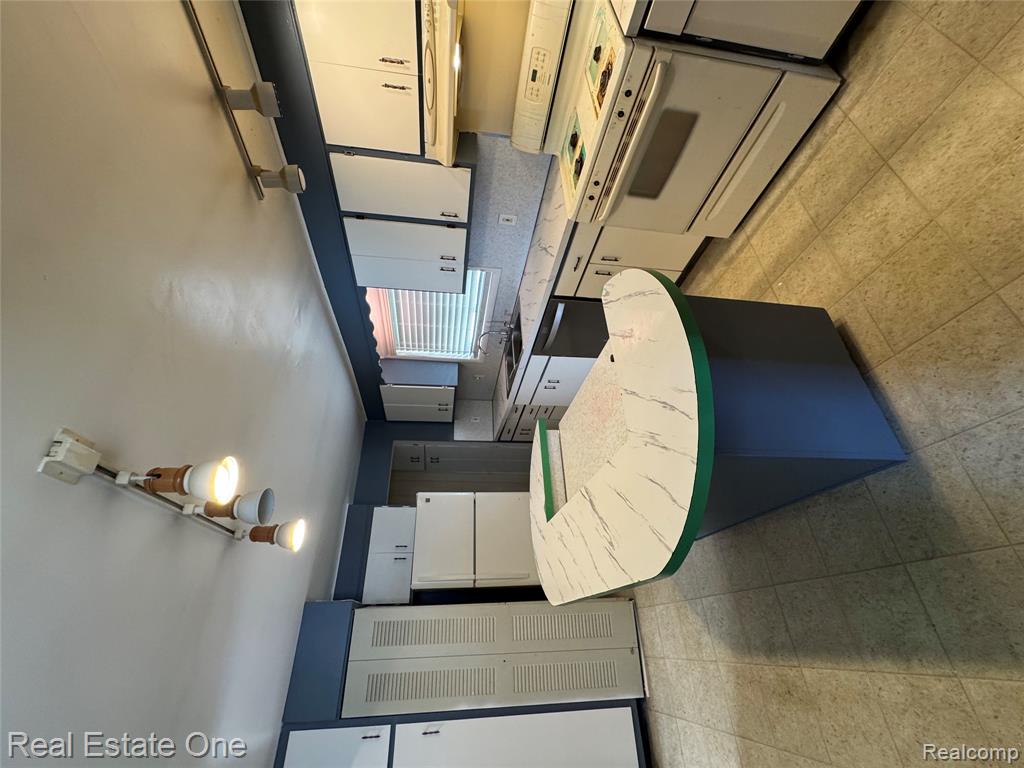 7035 Hudson Avenue, Warren, MI 48091 — Photo 9