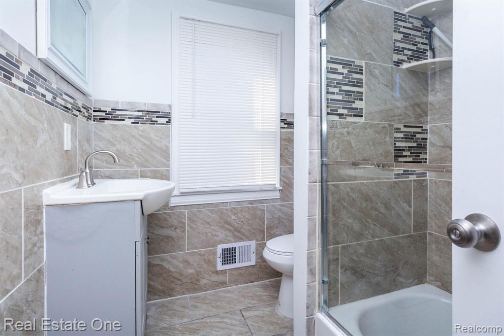 18666 Carrie Street, Detroit, MI 48234 — Photo 14