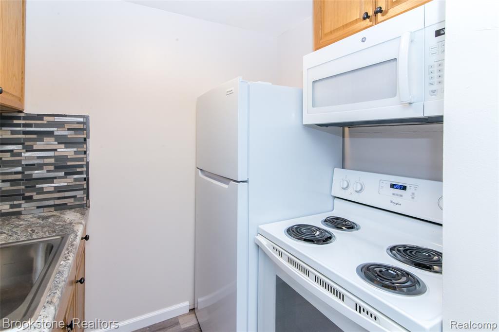 31831 Grand River Avenue, 49, Farmington, MI 48336 — Photo 7