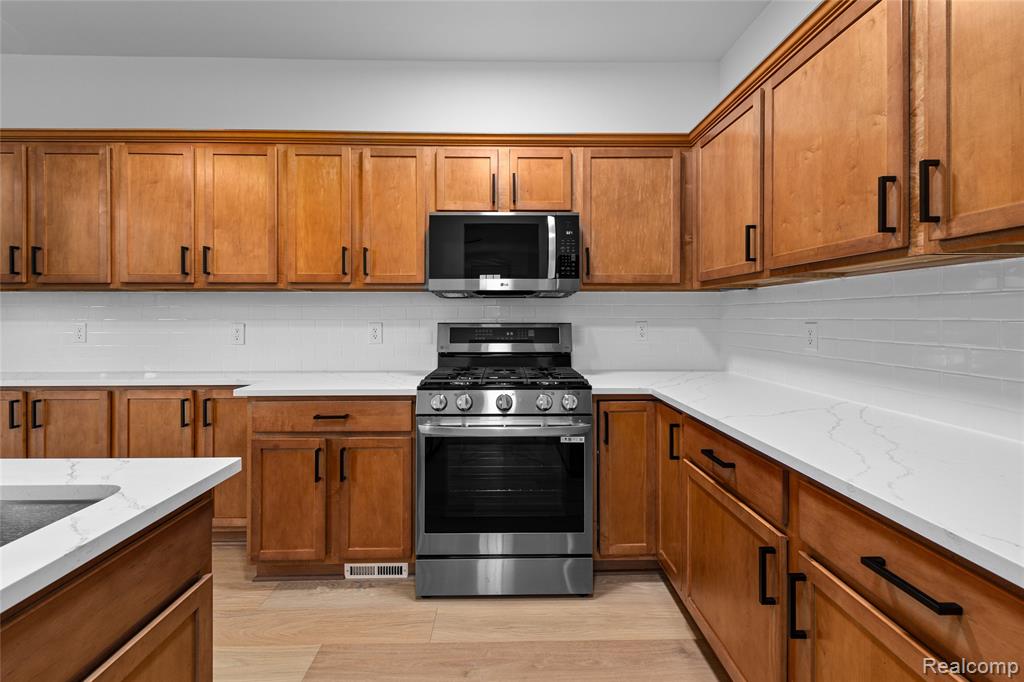 56625 Long Island Drive, Shelby Twp, MI 48316 — Photo 4