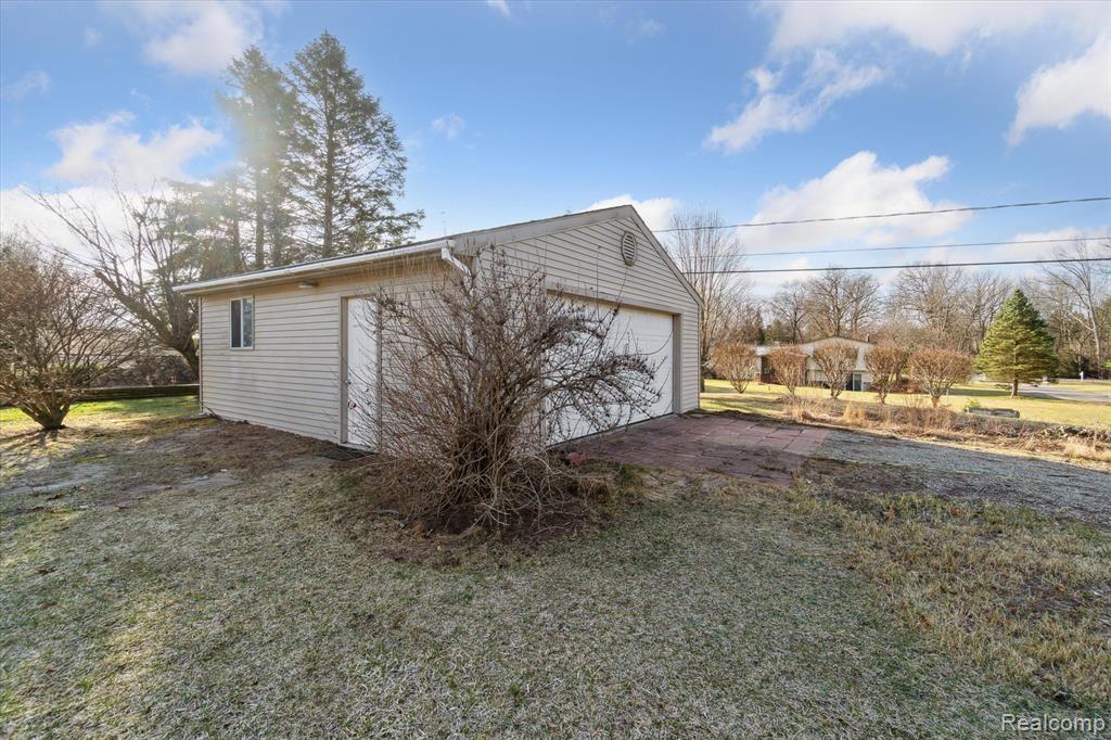 9400 ENGLISHMAN Drive, Fenton, MI 48430 — Photo 44