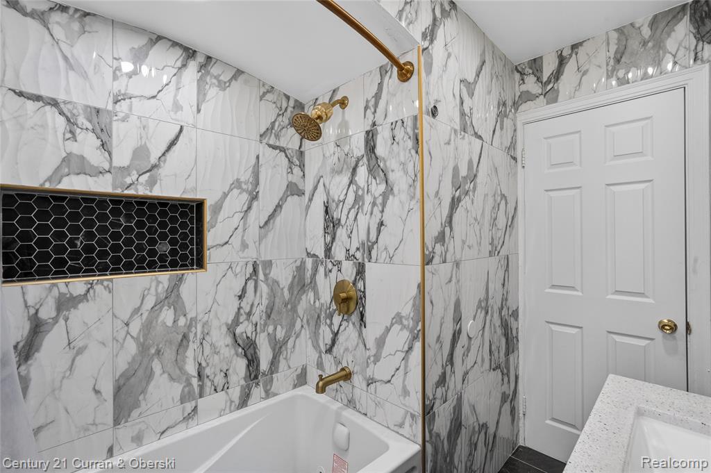 5 Barclay Court, Dearborn, MI 48126 — Photo 15