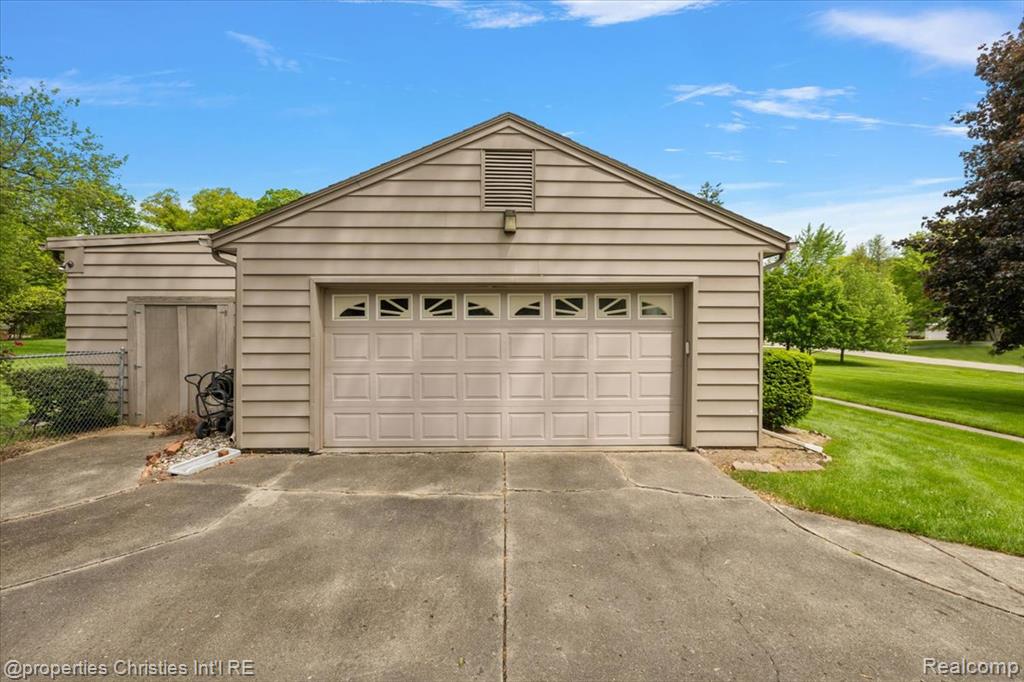 5252 Doherty Drive, West Bloomfield, MI 48323 — Photo 5