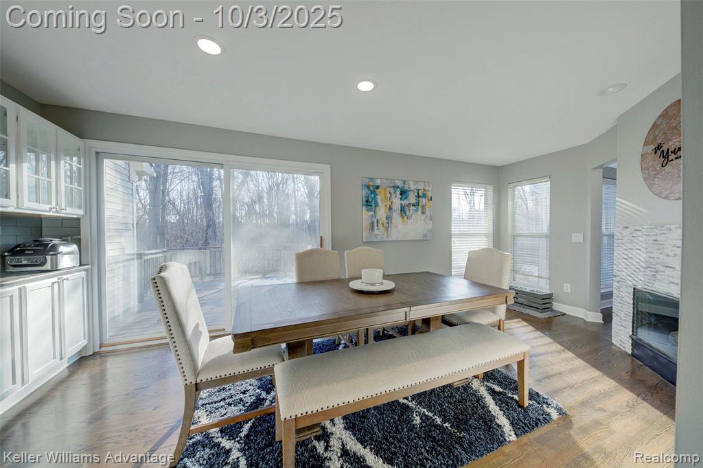 988 Calpernia, Wixom, MI 48393 — Photo 16