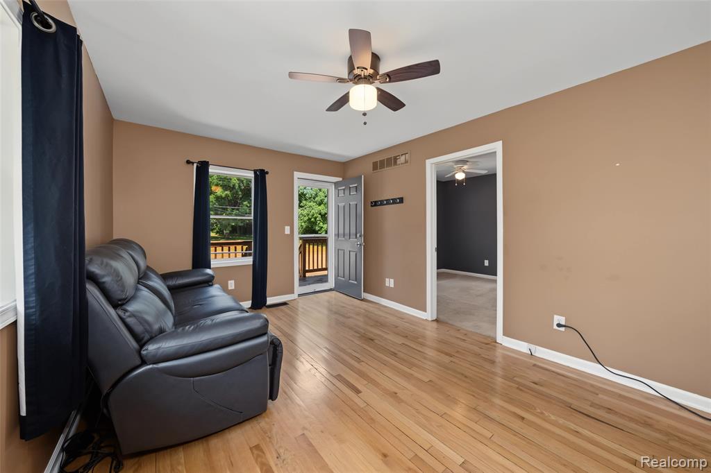 576 Brooks Avenue, Pontiac, MI 48340 — Photo 8