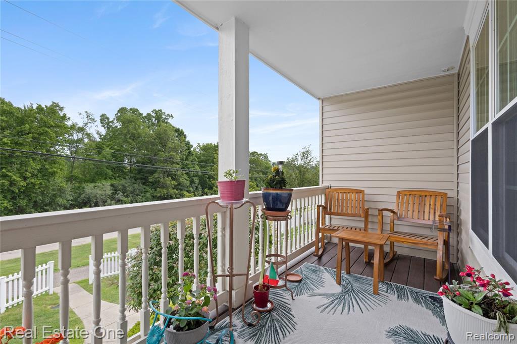 731 E Bluff Court, Rochester Hills, MI 48307 — Photo 4