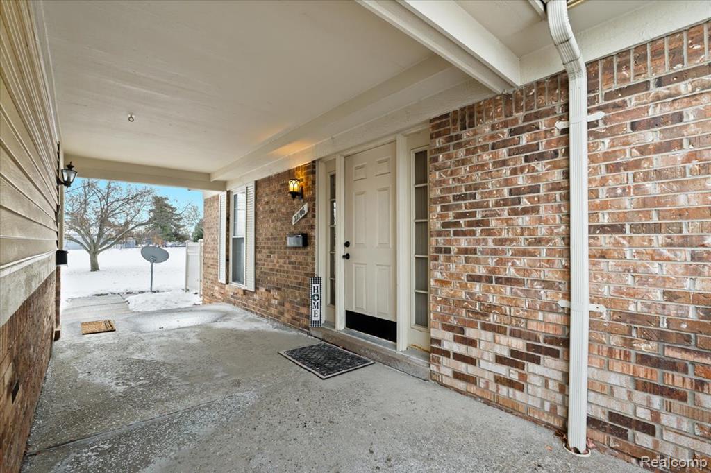 21106 W Glen Haven Circle, Novi, MI 48167 — Photo 2