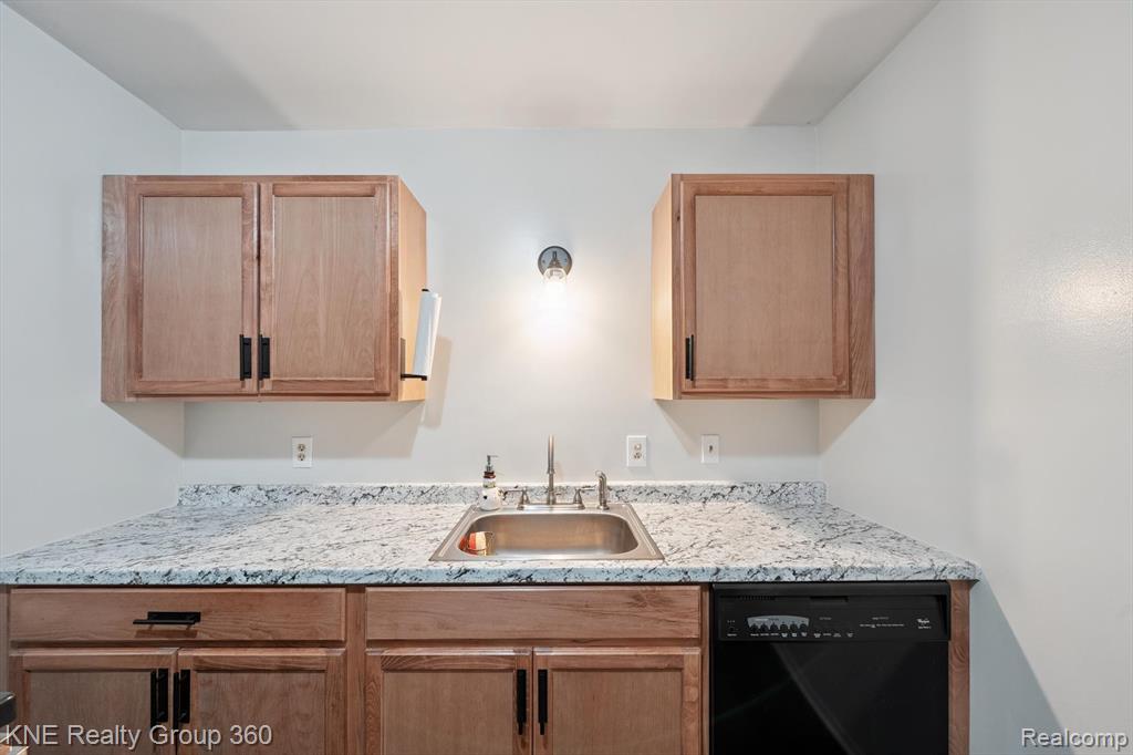 7220 Bluewater Drive, 134, Clarkston, MI 48348 — Photo 12