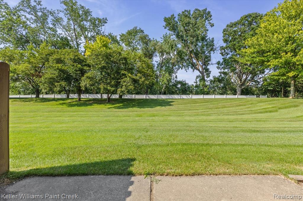 19610 Raleigh Circle N, Southfield, MI 48076 — Photo 31