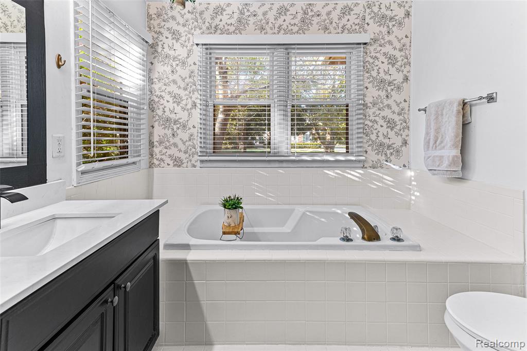 7185 Aaronway Drive, West Bloomfield, MI 48324 — Photo 20