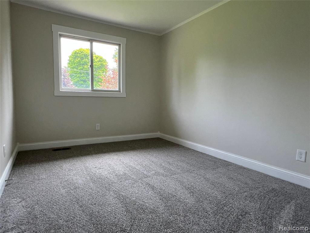 5327 E Carpenter Road, Flint, MI 48506 — Photo 18