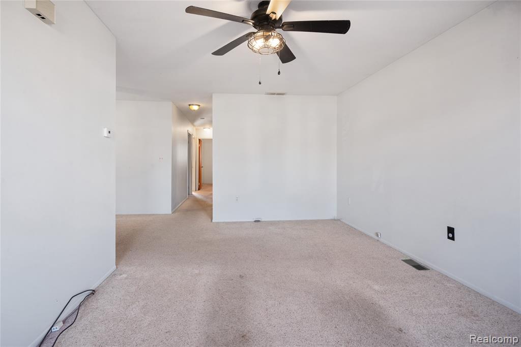 20842 Ridgemont Road, Harper Woods, MI 48225 — Photo 5