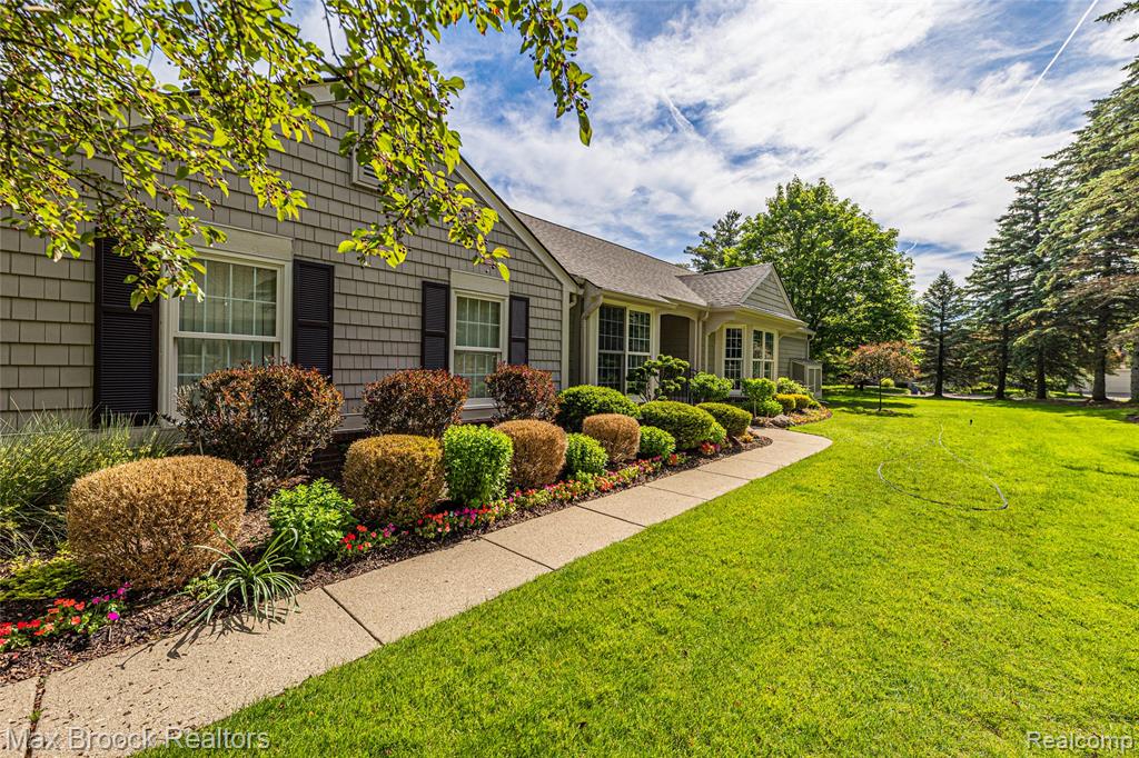 2493 Wildbrook Run, Bloomfield Hills, MI 48304 — Photo 2