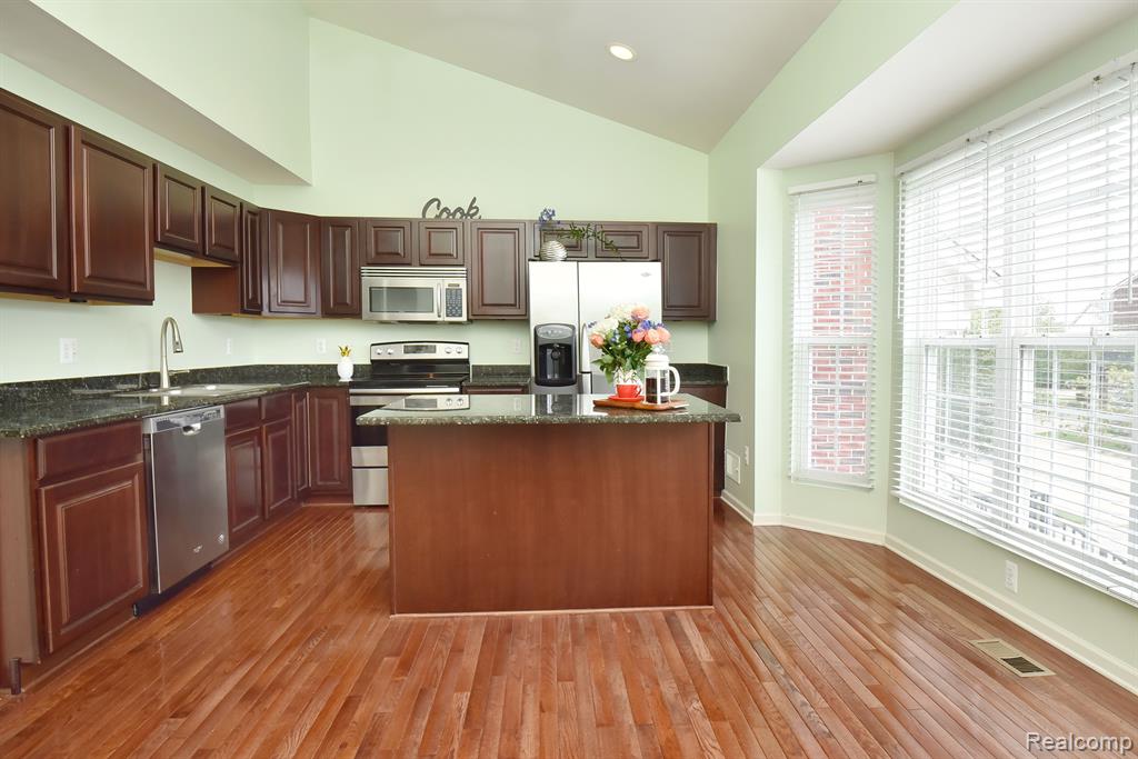 751 PAINT CREEK Drive, Troy, MI 48085 — Photo 9