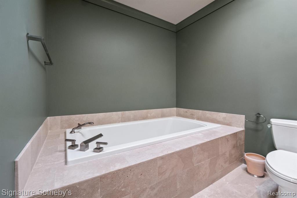 82 CHATEAUX DU LAC, Fenton, MI 48430 — Photo 40