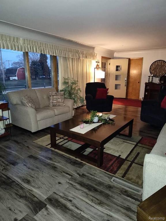 2039 EAST Street, Fairgrove, MI 48733 — Photo 2