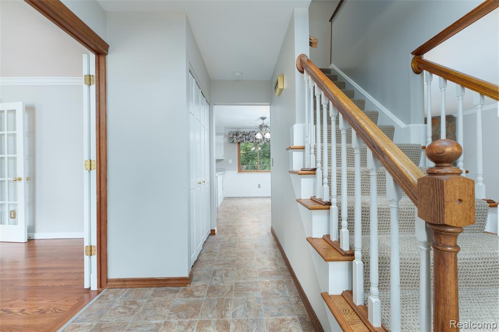 4276 Macqueen Drive, West Bloomfield, MI 48323 — Photo 7