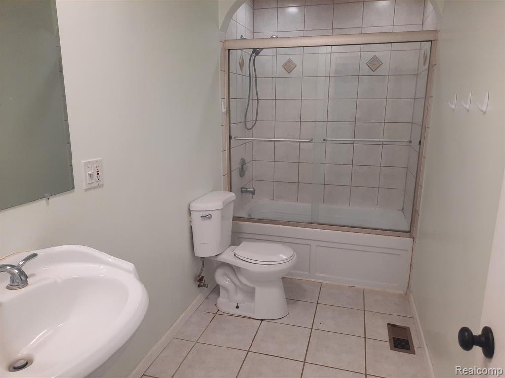 300 PARKSIDE Avenue, Holly, MI 48442 — Photo 10