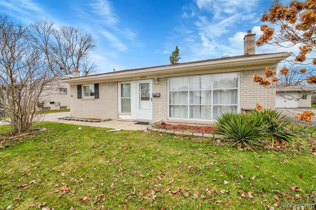 4667 E 13 MILE Road, Warren, MI 48092 — front exterior
