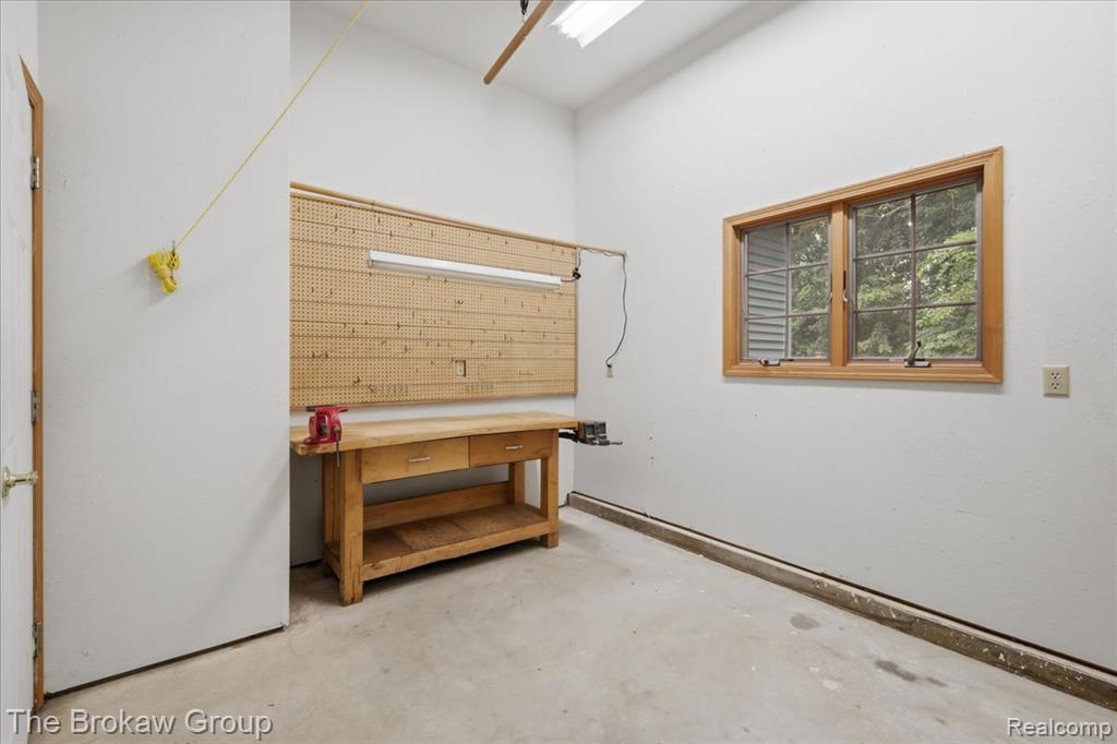 10261 Coachman Court, Davison, MI 48423 — Photo 47
