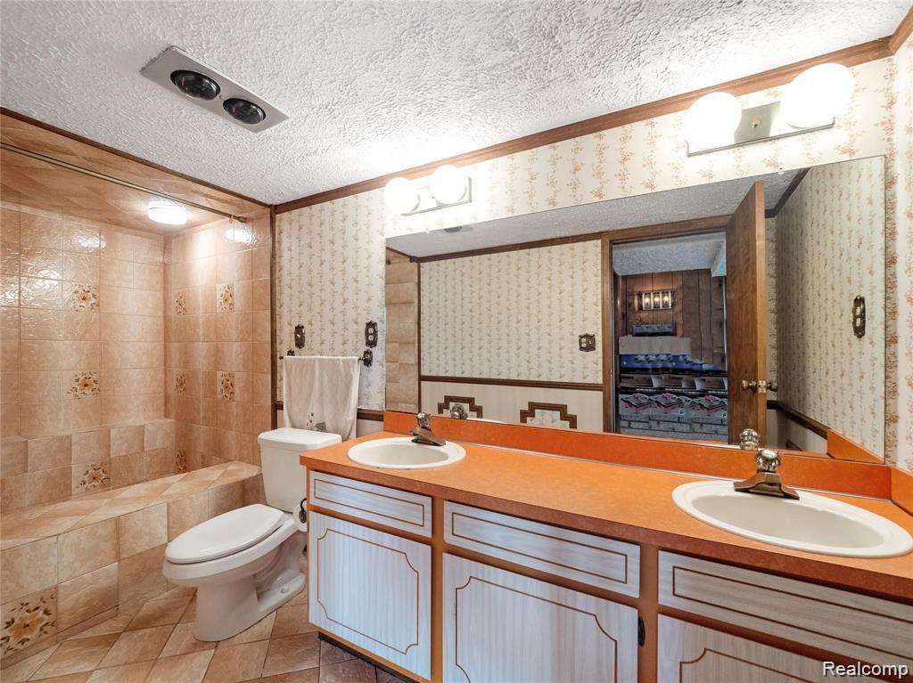 4041 TWIN LAKES Court, Shelby Twp, MI 48316 — Photo 41