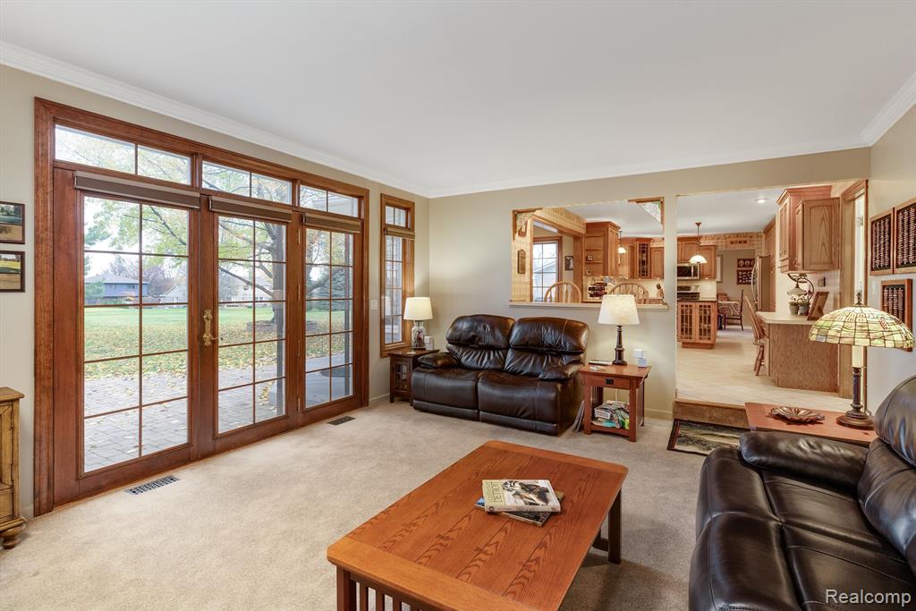 682 Heritage Lane S, Rochester Hills, MI 48309 — Photo 22