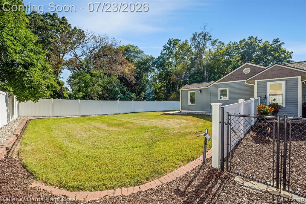 423 East Road, Holly, MI 48442 — Photo 33