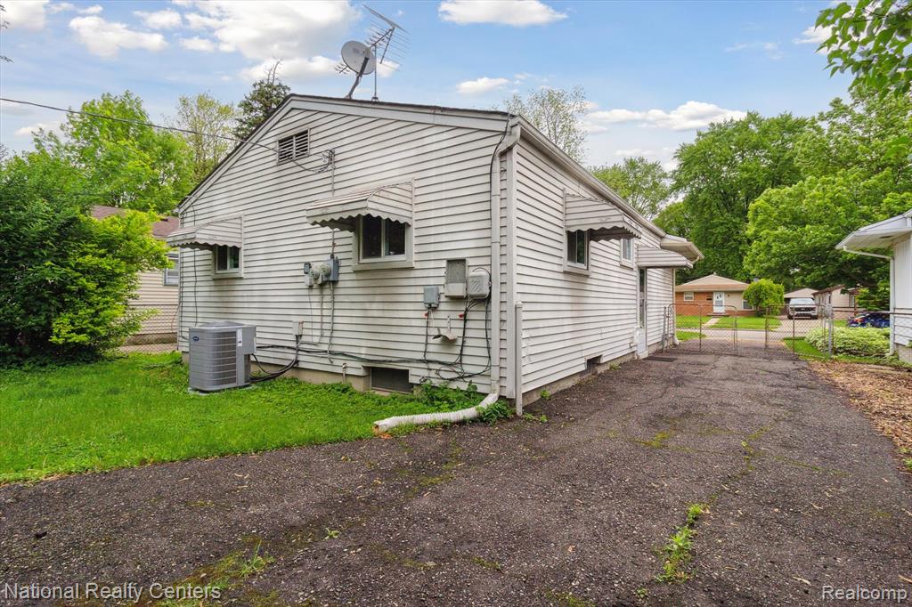 4458 Harding Street, Dearborn Heights, MI 48125 — Photo 26