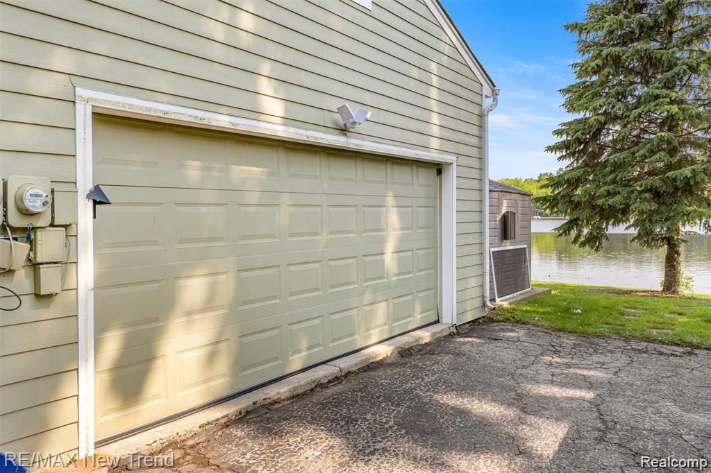 7135 CAPRI Drive, White Lake, MI 48383 — Photo 43
